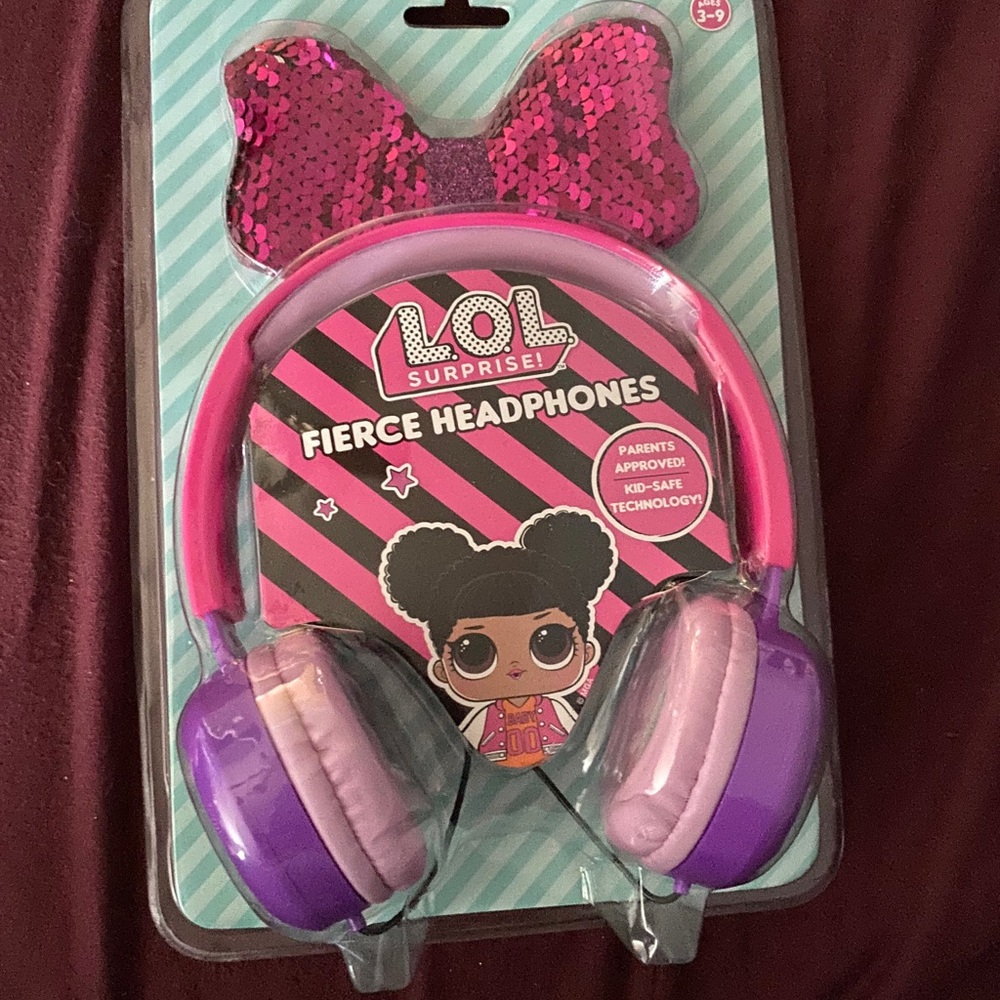 LOL headphones 🎧